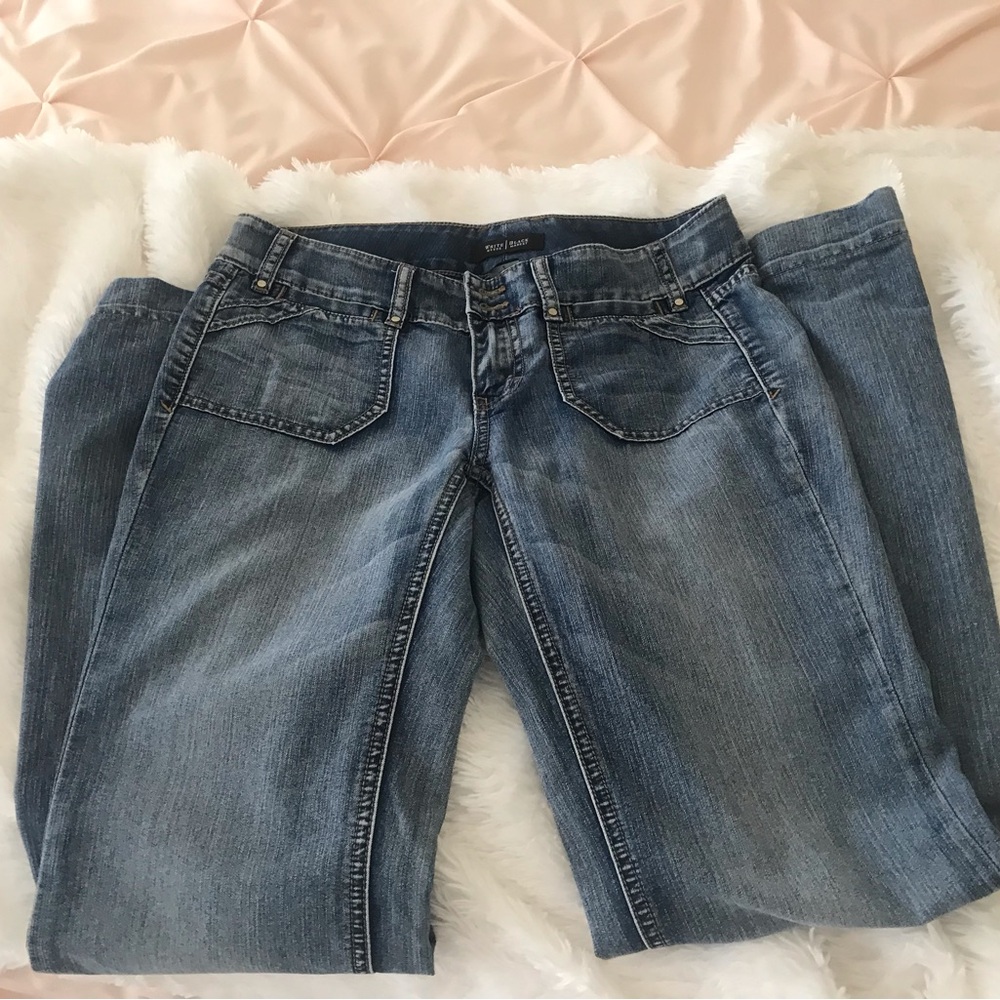 White House Black Market Jeans. Size 2. Noir. Lightweight. Wide leg.